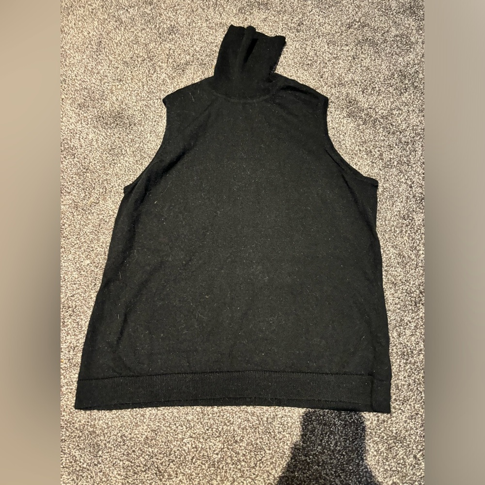 100% Wool Vintage Chic Black Sleeveless Turtleneck Sweater
